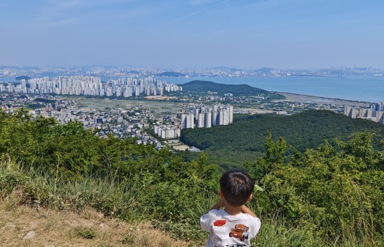 작은 뒷 모습, 넓게 펼쳐진 세상
