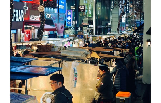 (한 해의 끝에) 오고가는 사람과 시간, 머무는 사람과 빛