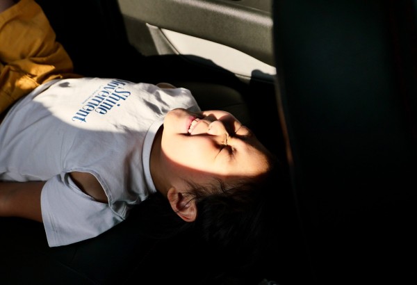 햇빛이 너무 밝아